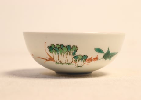 明治前期色絵菊に唐草と野菜図輪茶碗 5客組