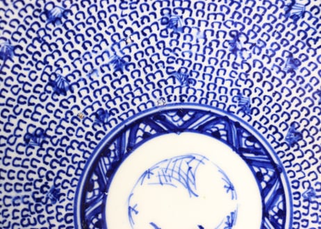 明治前期染付微塵唐草図7寸皿