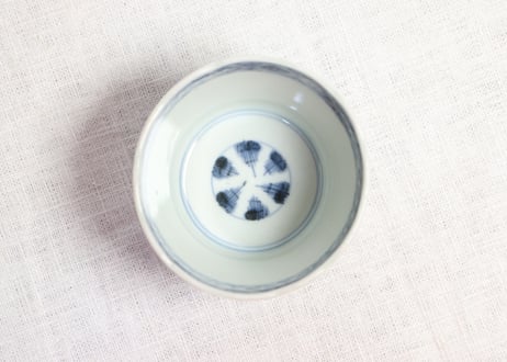 江戸後期染付菖蒲図猪口 ニュウ