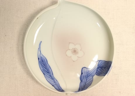 明治後期～大正染付桃と花図桃型皿② 薄め
