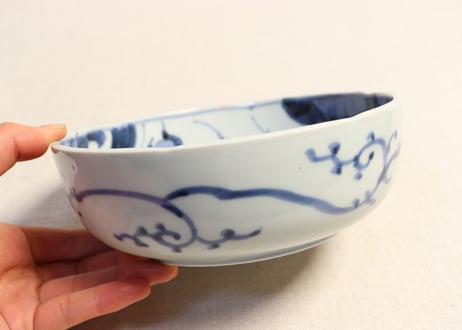 江戸中期染付牡丹図春寒鉢③　少かたつき