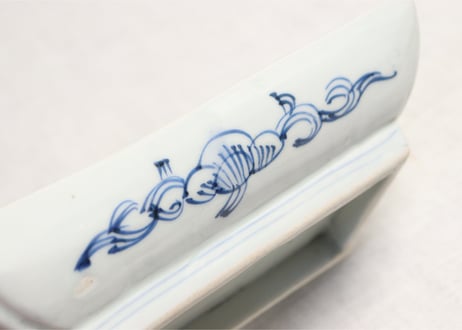 江戸幕末染付四方に花図長皿 がたつき
