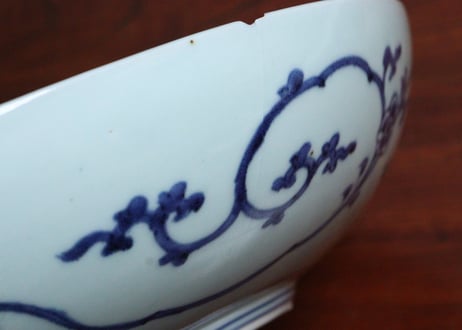 江戸後期染付蛸唐草と牡丹図大皿　ホツ,ニュウ