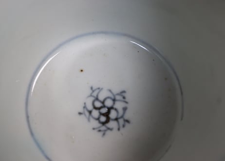 江戸後期染付秋草に露図猪口①ノミホツ