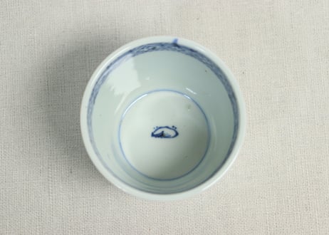 江戸後期染付菊と蝶図猪口①菊三輪