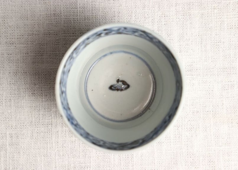 お値下げ中　江戸中　極上　蕎麦猪口　　花散らし図　1740～1770年 蕎麦猪口 江戸期 | 古物屋 壱両