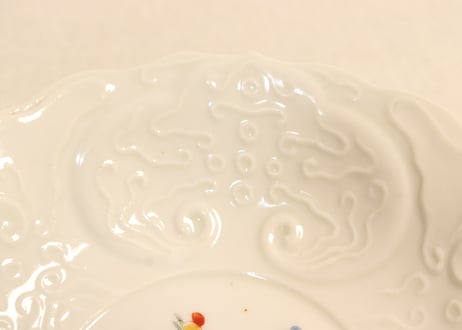 明治前期柿右衛門手色絵縁陽刻牡丹図小皿