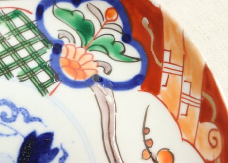 明治前期色絵牡丹と梅図6寸皿①少かたつき