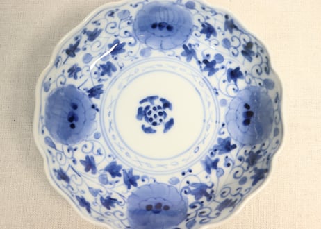 明治前期染付四方に花と唐草図なます皿①濃いめ　個体差有り