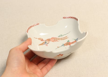 明治後期~大正色絵春蘭と牡丹に鳳凰図角小鉢①