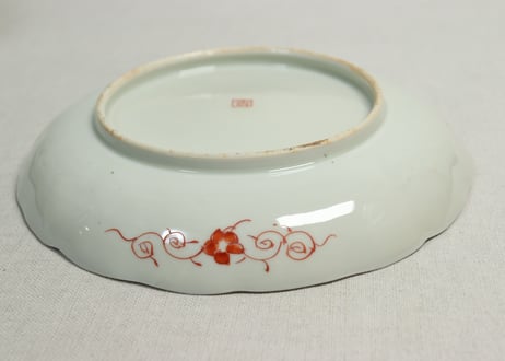 明治前期色絵三方菊図通り物7寸皿①文字大,蝶青色