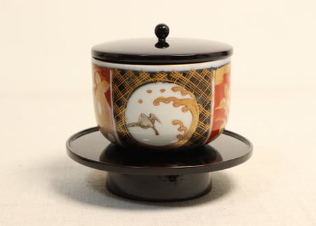 明治前期色絵波千鳥と牡丹図湯呑 天目台、蓋セット 5客組 小キズ