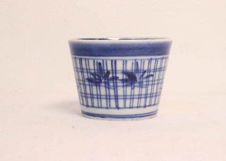 江戸後期染付格子に紅葉図猪口 高台ホツ,窯傷