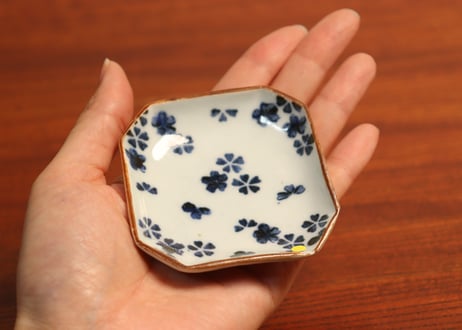 江戸中期紙刷古印判桜散らし図角豆皿①　小ホツ