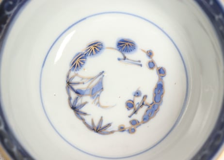 明治前期色絵牡丹と山葡萄図蓋茶碗