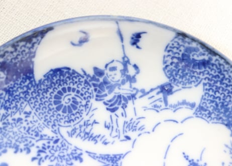 明治前期紙刷洋装人物と雀踊り図小皿