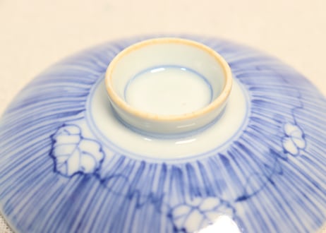 大正～昭和戦前染付縦縞に蔦図飯茶碗②　薄め