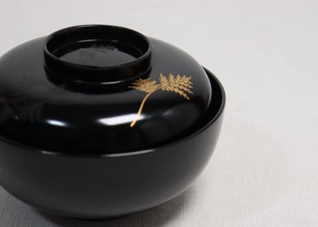 総黒沈金羊歯図吸物椀
