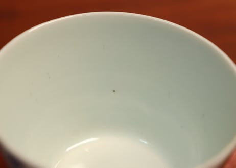 江戸中期染付花唐草図猪口①　ホツ,小ニュウ