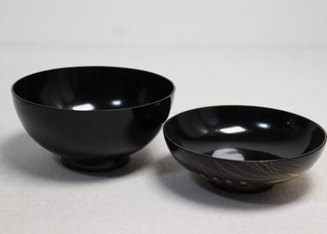総黒蒔絵蕪大根図吸物椀　僅かなキズ有