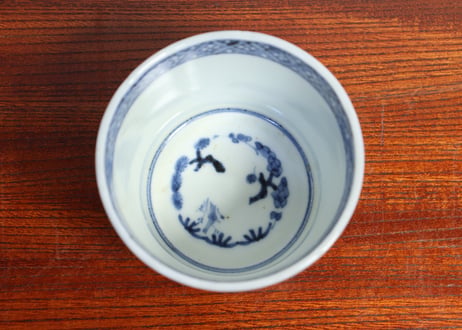 江戸後期染付蛸唐草文猪口③　直し,ややかたつき