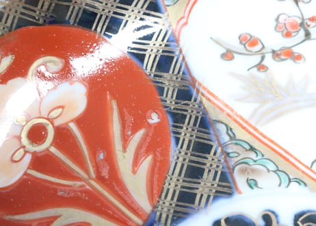 明治前期色絵桃に梅と牡丹図７寸皿　釉剥げ