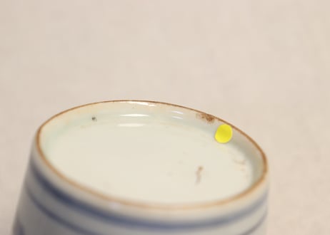 江戸中期染付山水図猪口　窯傷,高台ホツ