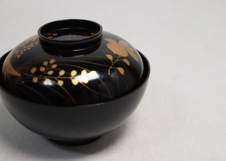 総黒蒔絵蕪大根図吸物椀　僅かなキズ有