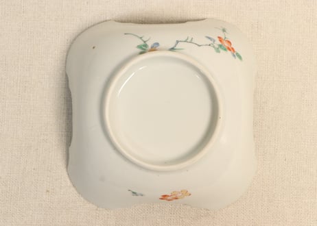 明治後期~大正色絵春蘭と牡丹に鳳凰図角小鉢①