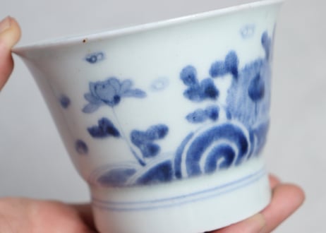 江戸後期染付波に菊図広東型猪口