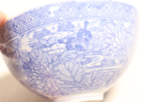 明治後期～大正銅判菊と蝶図蓋茶碗②少甘手