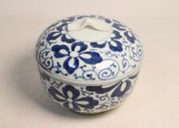 江戸幕末染付菱花と唐草図食籠 蓋ホツ,身あたり傷