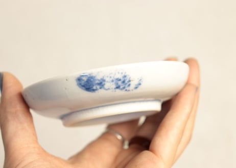 明治前期染付羽根三つ巴図小皿② 少甘手