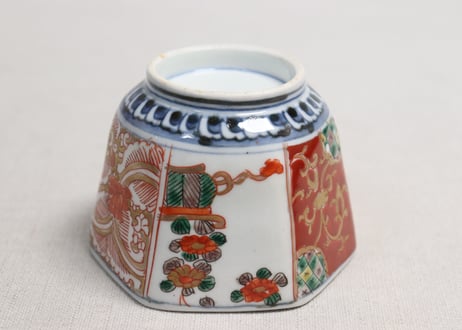 明治前期色絵花と唐草図六角向付③かたつき