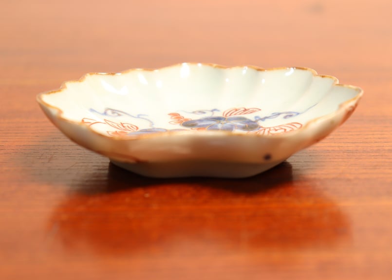 金彩のブドウ装飾の陶器皿 江戸中期赤絵金彩山葡萄図変形豆皿 かたつき | 吉祥寺PukuPuku