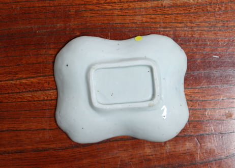 江戸中期紙刷古印判幾何学文糸巻き型小皿①　がたつき,小ホツ