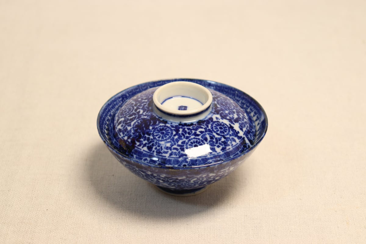 明治前期紙刷菊と唐草文蓋茶碗 | 吉祥寺PukuPuku