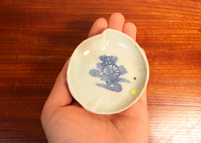 江戸中期コンニャク印判菊水図桃型豆皿② 甘手,小ホツ | 吉祥寺PukuPuku