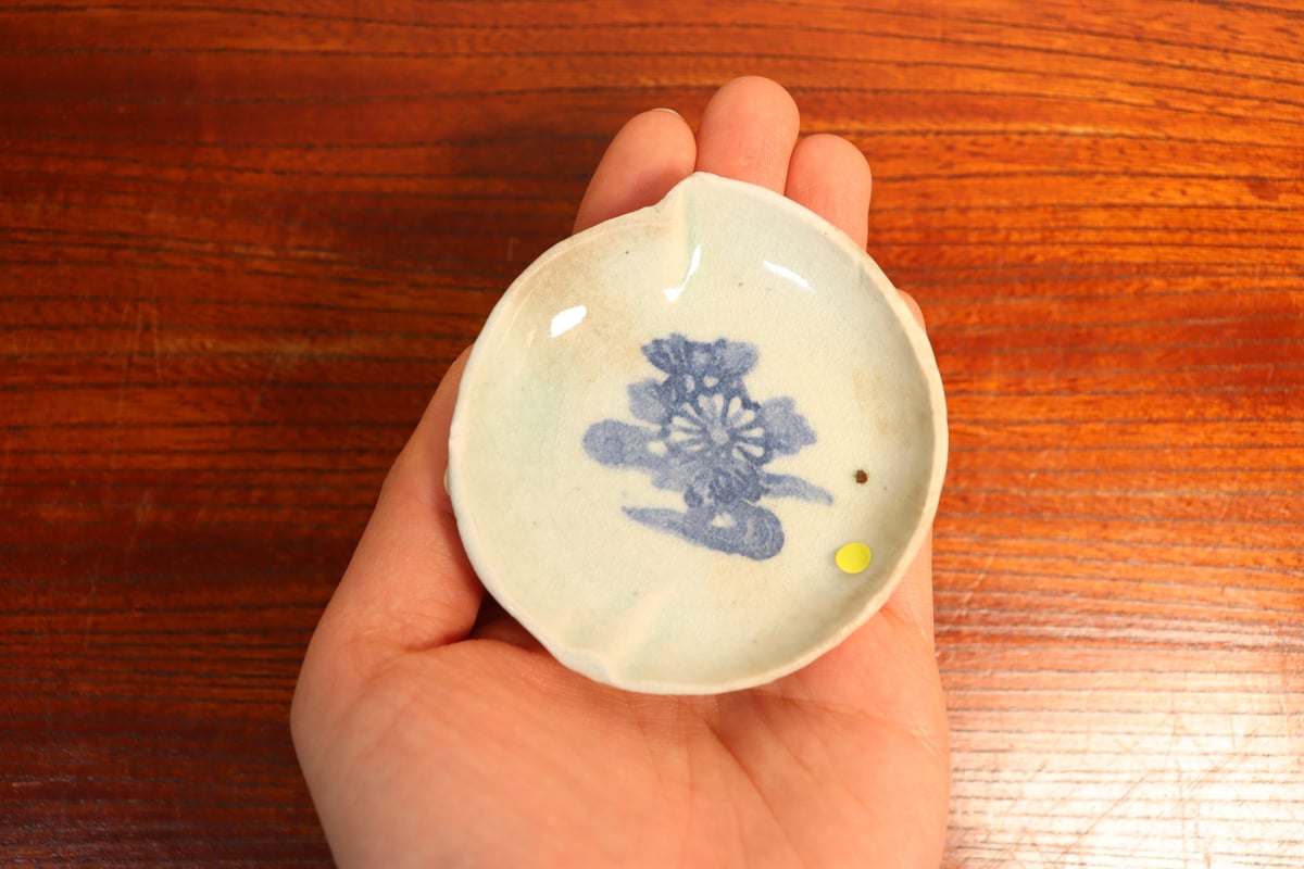江戸中期コンニャク印判菊水図桃型豆皿② 甘手,小ホツ | 吉祥寺PukuPuku