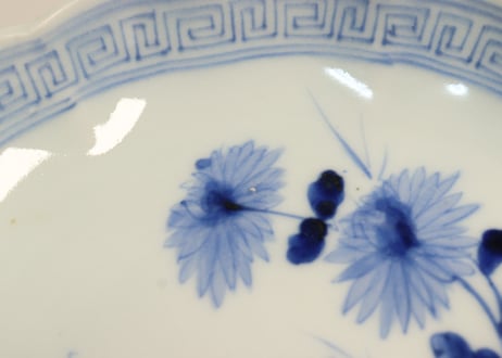 江戸幕末染付春蘭と菊図６寸皿①かたつき