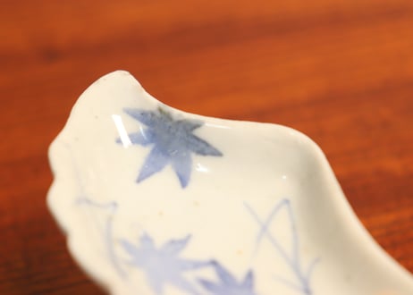 江戸中期コンニャク印判紅葉図銀杏型豆皿　ノミホツ,かたつき