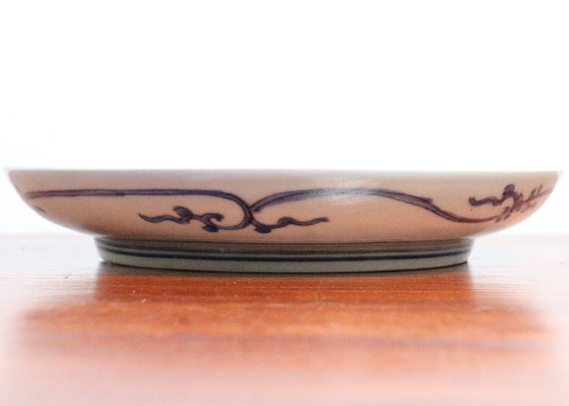 江戸中期コンニャク印判団龍と菊図7寸皿① 見込み落ちかたつき,ニュウ