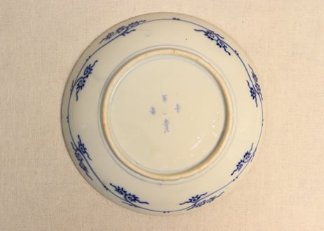 明治前期染付三方に山水窓絵と萩唐草図イゲ縁通り物８寸皿