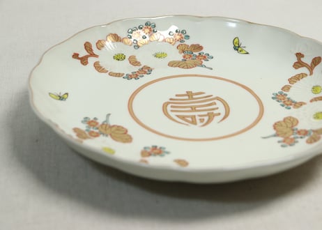 明治前期色絵三方菊図通り物7寸皿②文字小,蝶黄色