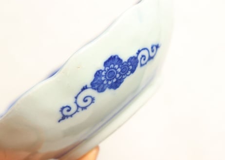 明治後期～大正銅判牡丹唐草図なます皿 色淡め,がたつき