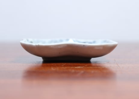 江戸中期紙刷古印判幾何学文糸巻き型小皿④　ノミホツ,窯傷