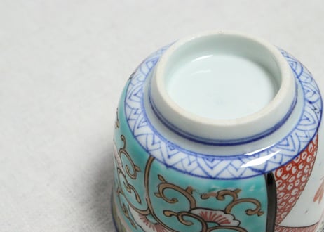 明治前期色絵牡丹唐草と蝶図向付　釉剥げ
