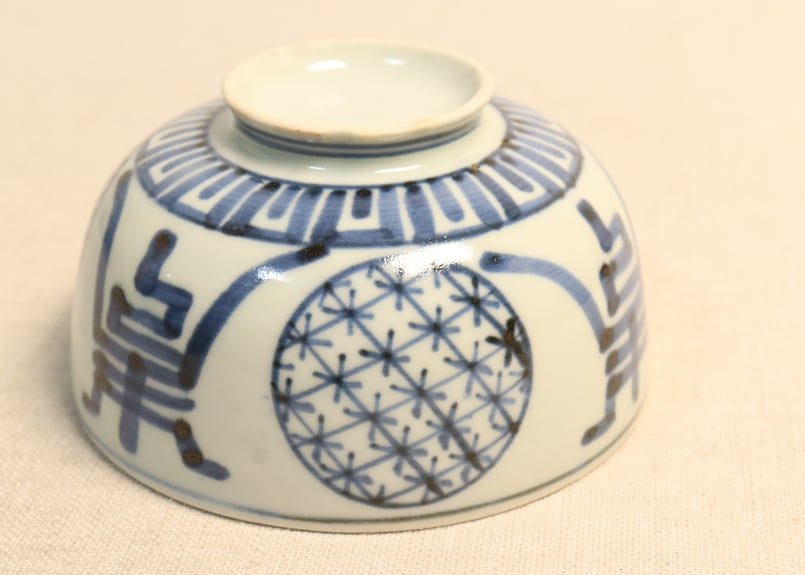 江戸後期染付丸文と文字図蓋茶碗②薄め | 吉祥寺PukuPuku