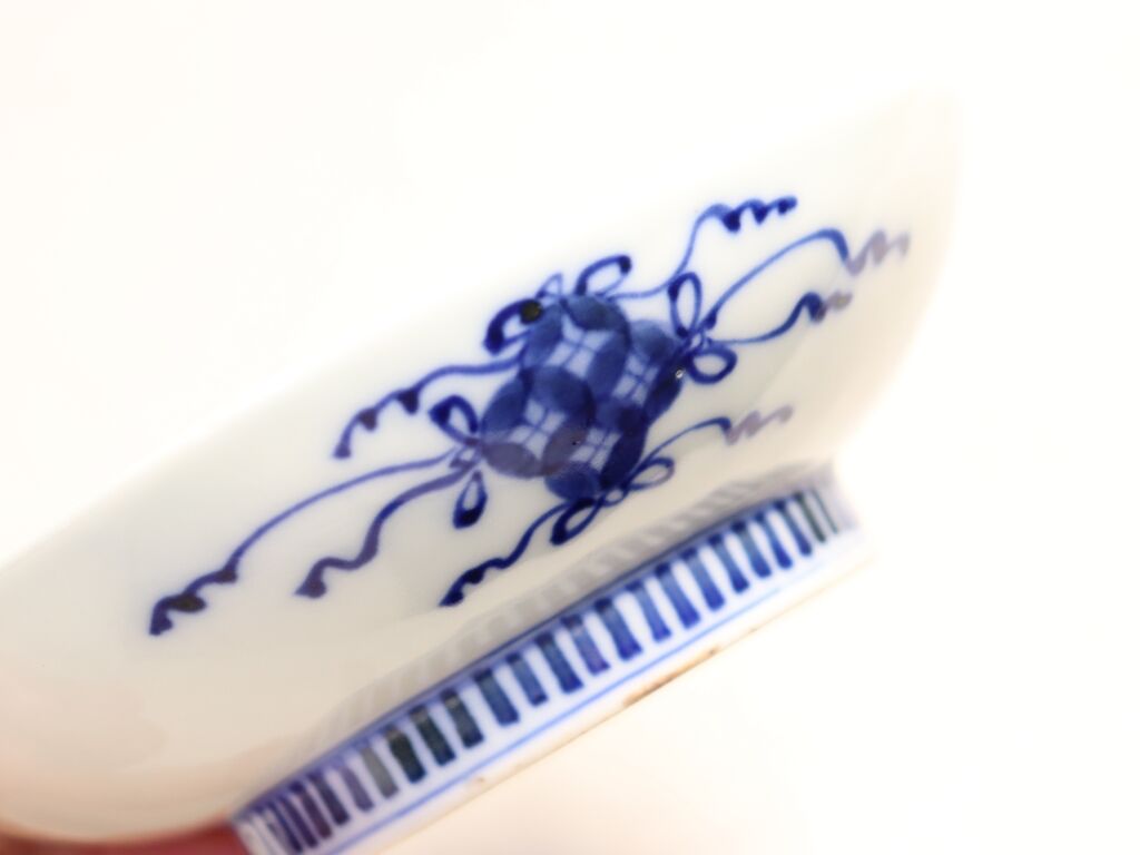 古い陶磁器小箱/幕末明治化粧香水瓶/日本富士山水画小物道具入/里帰り鼻煙壺根付 小山 冨士夫（古山子） 「瀧字幅」 小山岑一極箱 | 京都祇園の古