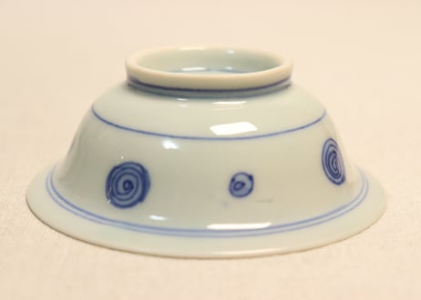 明治前期染付瓔珞と巻物図小鉢